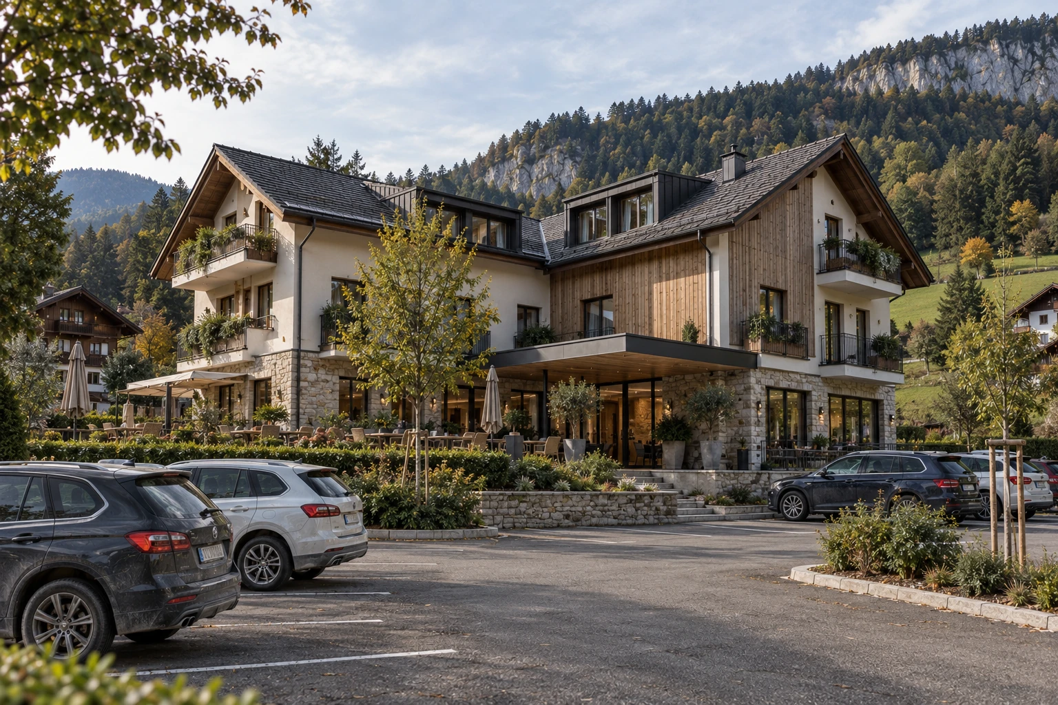 Fotorealistische Aussenvisualisierung eines Berghotels mit Parkplatz bei Tageslicht